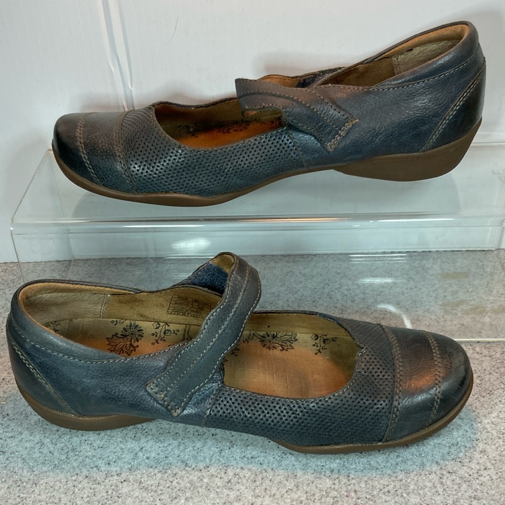 Denim blue size 8 Tao‎ Mary Jane’s. Crazy all day comfort! Box 2